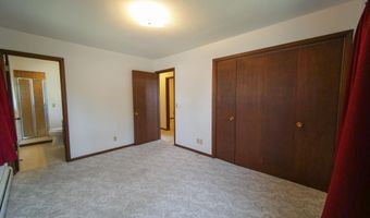101 Hilltop Dr, Ackley, IA 50601
