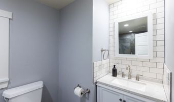 207 N MAPLE St, Bingen, WA 98605