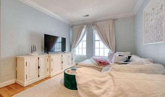 1023 N ROYAL St 204, Alexandria, VA 22314