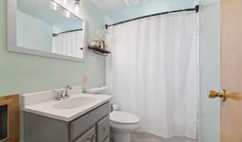 1352 W COMMERCIAL St, Appleton, WI 54914