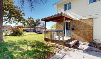 721 Meadow Pl, Ames, IA 50010