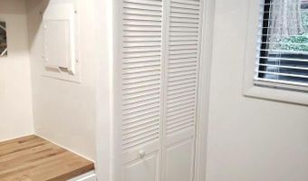 55 SKYHILL Rd 101, Alexandria, VA 22314