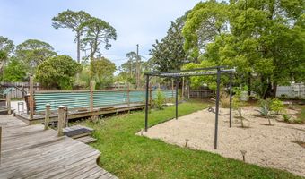 13 Adams St, Apalachicola, FL 32320