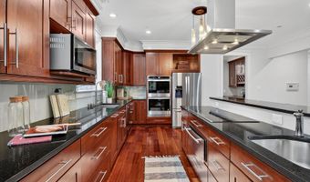 9715 SINGLETON Dr, Bethesda, MD 20817