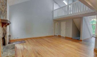639 Lakeshore Dr, Berkeley Lake, GA 30096