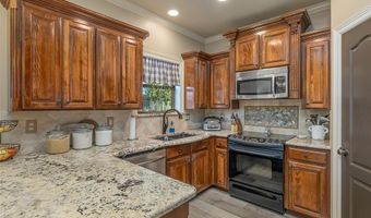 210 Sherwood Dr, Benton, LA 71006