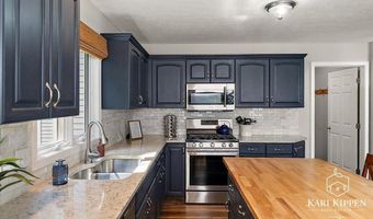 8150 Country Pine Dr SE, Alto, MI 49302