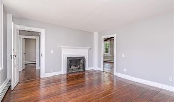 34 Pleasant St, North Kingstown, RI 02852