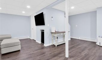 2 Brookfield Rd, Coventry, RI 02816