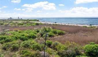 1 Offshore Rd 32, Narragansett, RI 02882