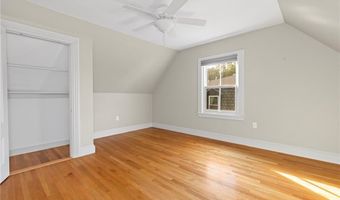 17 Everett St, Newport, RI 02840