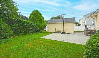 57 Netherwood Dr, Albertson, NY 11507