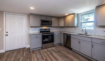 8 SHERMAN Dr, Claymont, DE 19703