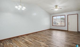 412 N 9th Ave, Brandon, SD 57005