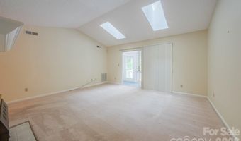 902 Woodlea Ct, Asheville, NC 28806
