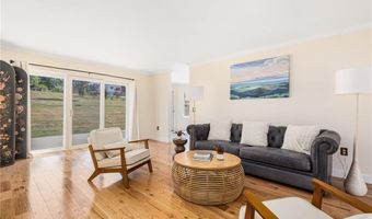 18 JH Dwyer Dr, Middletown, RI 02842