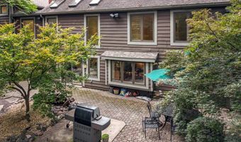 436 Shadowridge Ct, Ballwin, MO 63011