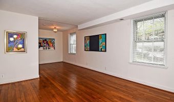 2829 S ABINGDON St B, Arlington, VA 22206