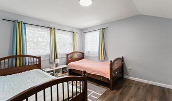 573 Sumner Ave, Belford, NJ 07718