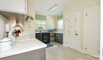 711 Yadkin St, Albemarle, NC 28001