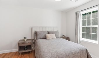 72 Wilbur Rd, Lincoln, RI 02865