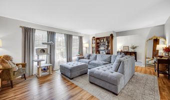 3010 N Kennicott Ave, Arlington Heights, IL 60004