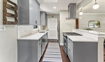 90 E White Oak St, Arlington Heights, IL 60005
