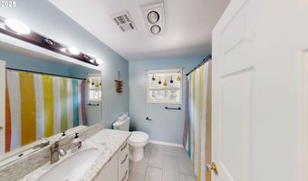 947 3RD St, Brookings, OR 97415