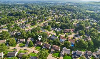 800 Eaglebrooke Dr, Ballwin, MO 63021