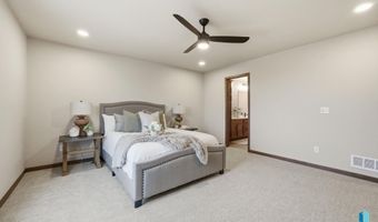 2818 E Hazelnut St, Brandon, SD 57005