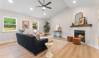 402 SW 11th St, Bentonville, AR 72712