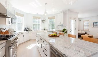 23 Catherine St, Newport, RI 02840