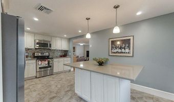 7 Wilbur Ave, Newport, RI 02840