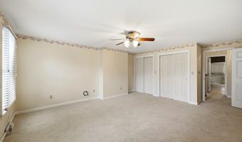 2 Mansion Woods Dr B, Agawam, MA 01001