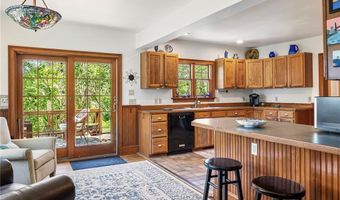 201 Paradise Ave, Middletown, RI 02842