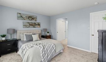 1872 Ridgeview Circle Dr, Ballwin, MO 63021