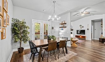 68 Elizabeth Dr, Bella Vista, AR 72715