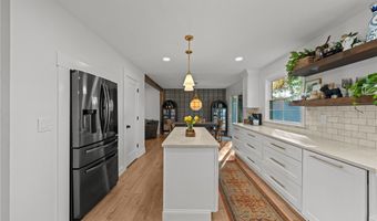 830 S Parkview Dr, Aurora, OH 44202