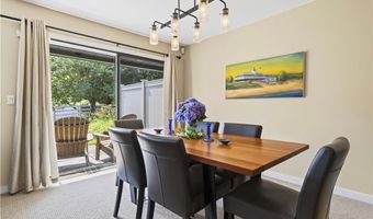 2 Martingale Ln, Narragansett, RI 02882