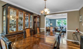 7 Shalamar Ct, Amherst, NY 14068
