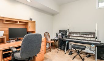 38 Greenridge Dr, Brookfield, CT 06804