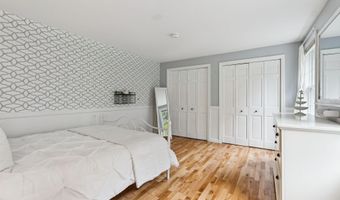43 Lakeside Dr, Falmouth, ME 04105