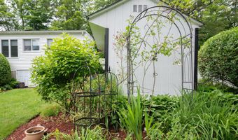 117 Long Meadow Hill Rd, Brookfield, CT 06804