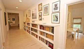 215 Coggeshall Ave, Newport, RI 02840