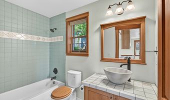 19 Gresham St, Ashland, OR 97520