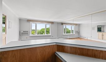553 Bellevue Ave 14, Newport, RI 02840