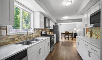 3 Ocean Ave, Barnegat, NJ 08005