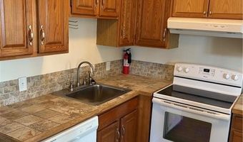 41 Perry Ave, Middletown, RI 02842