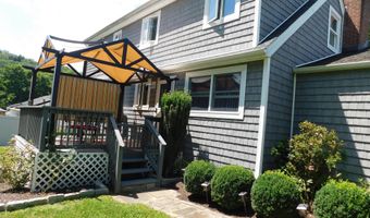8 Tilden Rd, Danbury, CT 06810