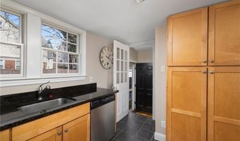 28 Extension St, Newport, RI 02840